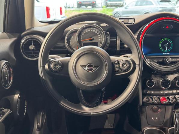 Mini Hatch III (F55/F56) Рестайлинг с пробегом 2020 года, цена 2 450 000 рублей, 28450 км, хэтчбек, Автокод Объявления