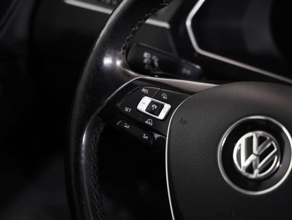Volkswagen Tiguan II с пробегом 2017 года, цена 2 619 000 рублей, 123503 км, внедорожник, Автокод Объявления