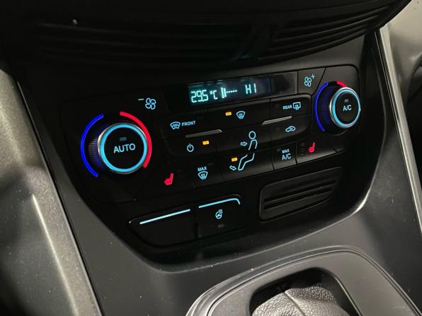 Ford Kuga II Рестайлинг с пробегом 2018 года, цена 1 415 000 рублей, 263106 км, внедорожник, Автокод Объявления