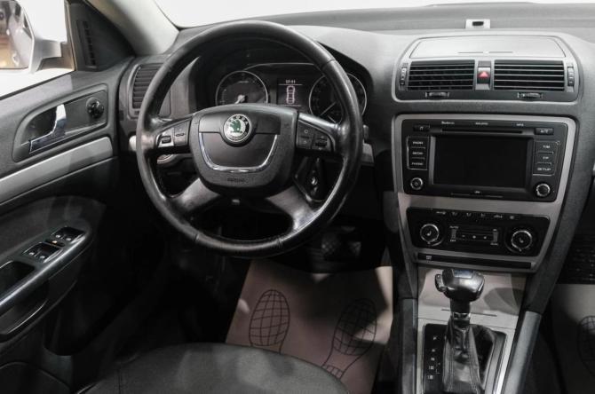Skoda Octavia II (A5) Рестайлинг с пробегом 2013 года, цена 949 000 рублей, 255000 км, лифтбек, Автокод Объявления