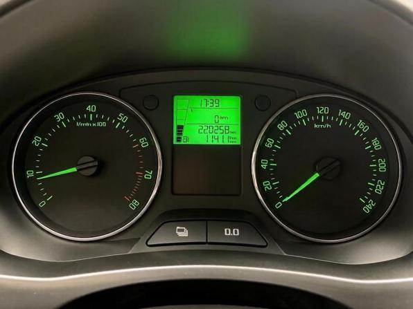 Skoda Fabia II Рестайлинг с пробегом 2010 года, цена 311 000 рублей, 220000 км, хэтчбек, Автокод Объявления