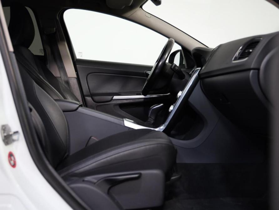 Volvo S60 II Рестайлинг Санкт-Петербург  - изображение 23