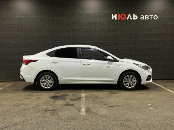 Hyundai Solaris II с пробегом 2017 года, цена 1 040 000 рублей, 152205 км, седан, Автокод Объявления