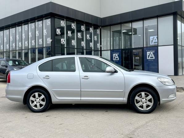 Skoda Octavia II (A5) Рестайлинг с пробегом 2013 года, цена 875 000 рублей, 176000 км, лифтбек, Автокод Объявления