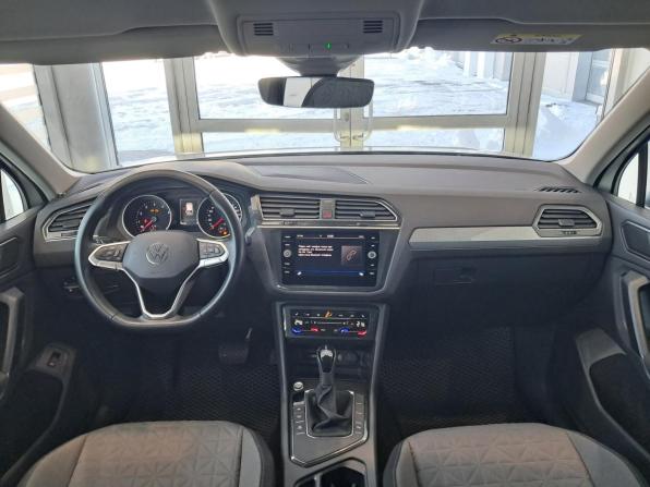 Volkswagen Tiguan II Рестайлинг с пробегом 2021 года, цена 2 660 000 рублей, 50562 км, внедорожник, Автокод Объявления