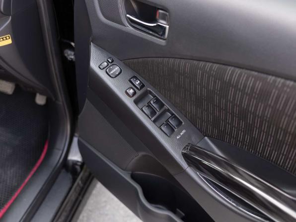 Toyota ISis I Рестайлинг с пробегом 2012 года, цена 1 350 000 рублей, 134000 км, компактвэн, Автокод Объявления