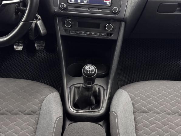 Volkswagen Polo V Рестайлинг с пробегом 2018 года, цена 1 299 000 рублей, 127751 км, седан, Автокод Объявления