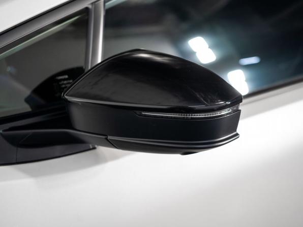 Toyota Prius V (XW60) с пробегом 2023 года, цена 4 360 000 рублей, 13255 км, лифтбек, Автокод Объявления
