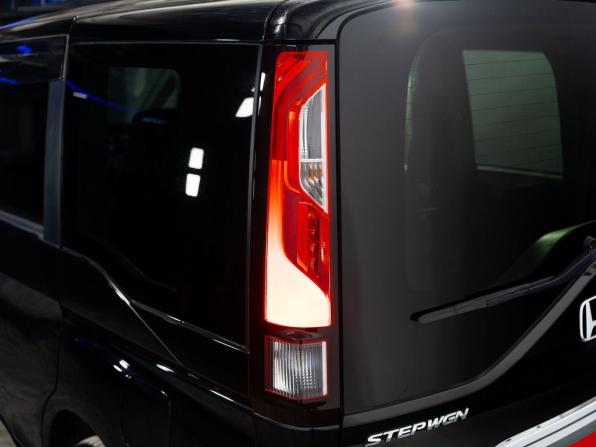 Honda Stepwgn V с пробегом 2015 года, цена 1 600 500 рублей, 114429 км, минивэн, Автокод Объявления