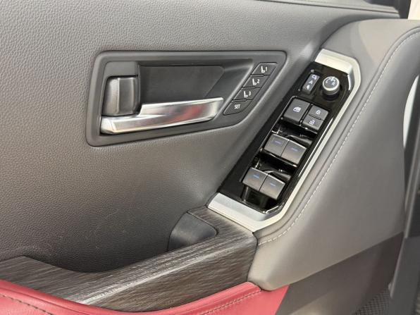 Toyota Land Cruiser 300 Series с пробегом 2021 года, цена 10 700 000 рублей, 99099 км, внедорожник, Автокод Объявления