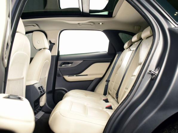 Jaguar F-Pace I с пробегом 2016 года, цена 2 375 995 рублей, 111096 км, внедорожник, Автокод Объявления