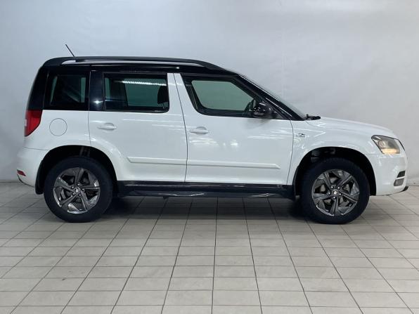 Skoda Yeti I Рестайлинг с пробегом 2017 года, цена 1 270 000 рублей, 211721 км, внедорожник, Автокод Объявления