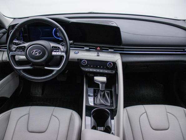 Hyundai Elantra VII (CN7) с пробегом 2022 года, цена 2 530 000 рублей, 27841 км, седан, Автокод Объявления