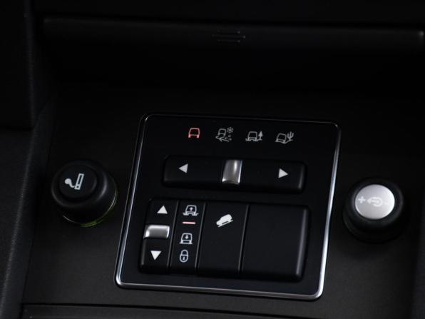 Land Rover Discovery IV Рестайлинг с пробегом 2015 года, цена 2 298 000 рублей, 232191 км, внедорожник, Автокод Объявления