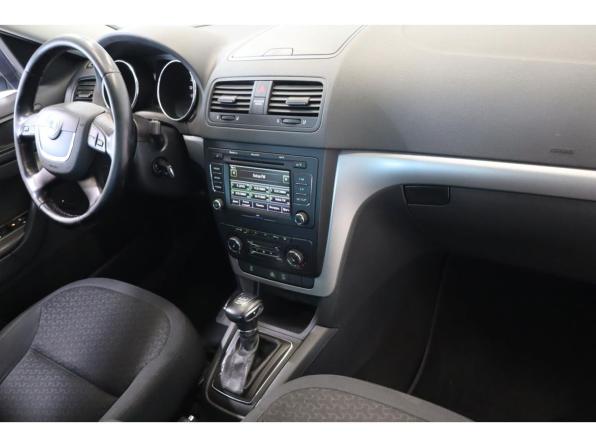 Skoda Yeti I с пробегом 2012 года, цена 967 500 рублей, 155073 км, внедорожник, Автокод Объявления