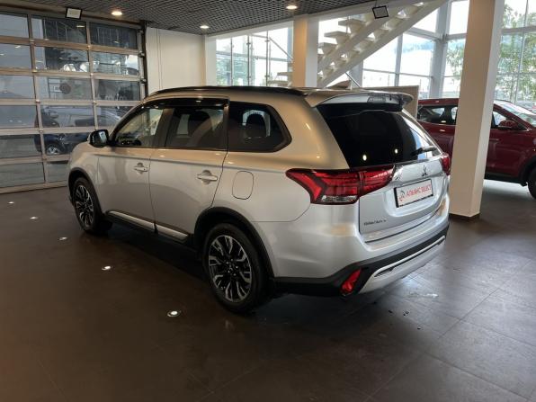 Mitsubishi Outlander III Рестайлинг 3 с пробегом 2021 года, цена 2 740 000 рублей, 36650 км, внедорожник, Автокод Объявления
