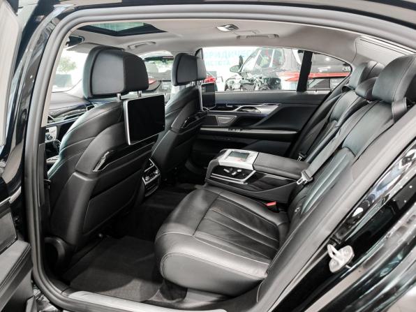 BMW 7 серии VI (G11/G12) Рестайлинг с пробегом 2019 года, цена 4 400 000 рублей, 291895 км, седан, Автокод Объявления