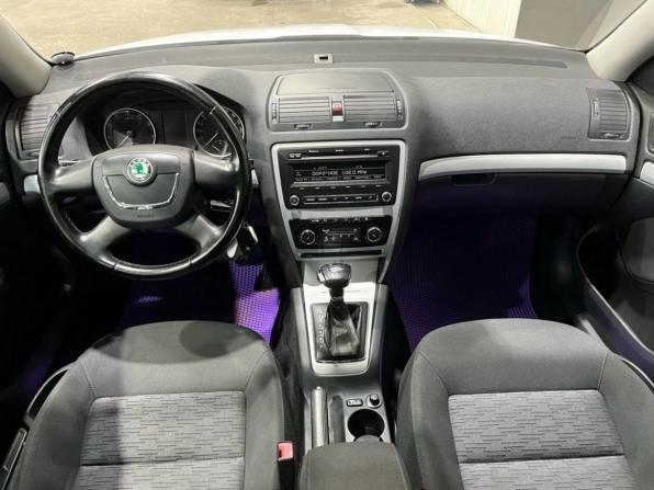 Skoda Octavia II (A5) Рестайлинг с пробегом 2011 года, цена 860 000 рублей, 91563 км, лифтбек, Автокод Объявления
