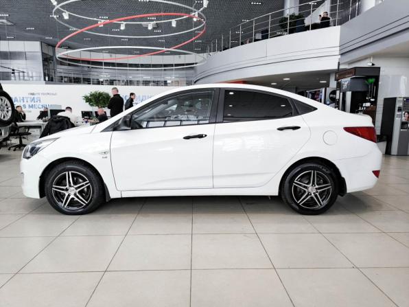 Hyundai Solaris I Рестайлинг с пробегом 2015 года, цена 899 000 рублей, 135180 км, седан, Автокод Объявления