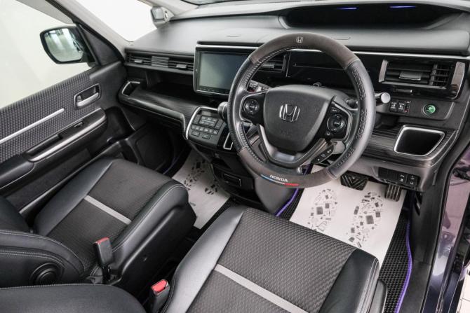 Honda Stepwgn V с пробегом 2017 года, цена 2 149 000 рублей, 109950 км, минивэн, Автокод Объявления