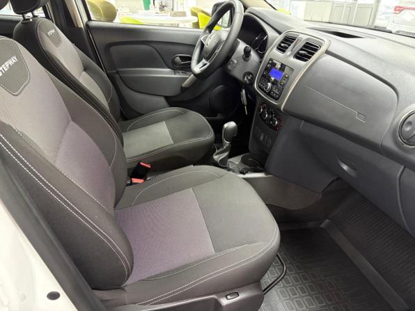 Renault Logan II Рестайлинг с пробегом 2022 года, цена 1 298 000 рублей, 46647 км, седан, Автокод Объявления