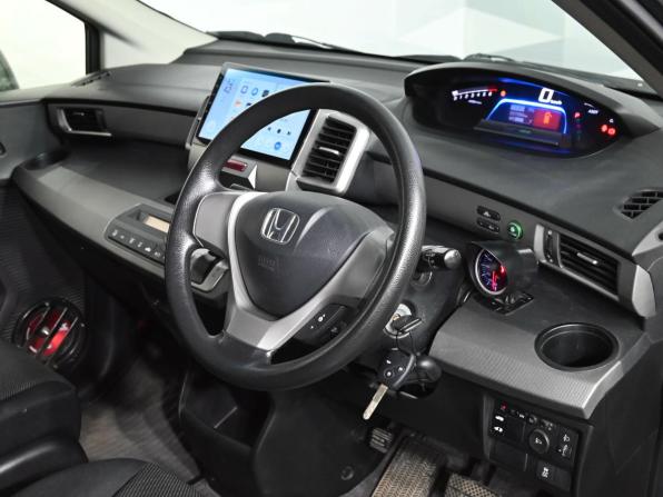 Honda Freed I Рестайлинг с пробегом 2012 года, цена 1 150 000 рублей, 207329 км, компактвэн, Автокод Объявления
