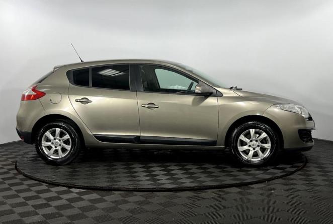 Renault Megane III Рестайлинг с пробегом 2012 года, цена 710 000 рублей, 136492 км, хэтчбек, Автокод Объявления