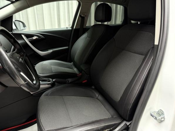 Opel Astra J Рестайлинг с пробегом 2013 года, цена 849 000 рублей, 141386 км, хэтчбек, Автокод Объявления