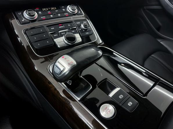 Audi A8 III (D4) Рестайлинг с пробегом 2016 года, цена 2 399 000 рублей, 172000 км, седан, Автокод Объявления