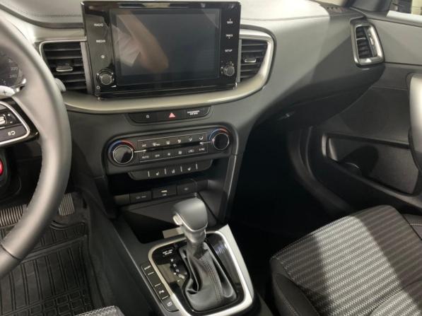 Kia Ceed III Рестайлинг с пробегом 2021 года, цена 2 300 000 рублей, 500 км, универсал, Автокод Объявления