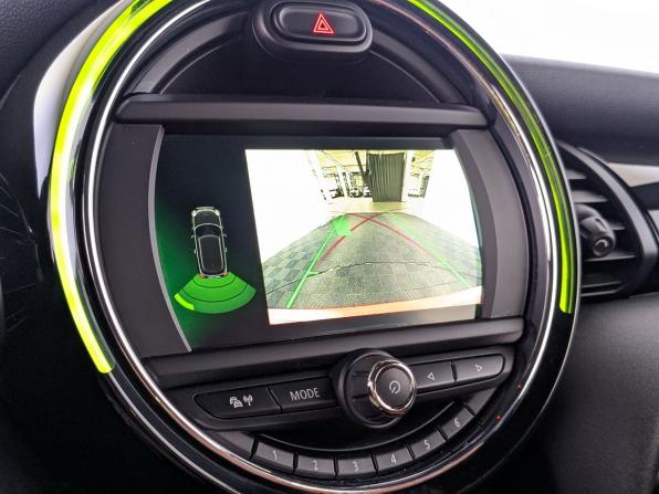 Mini Hatch III (F55/F56) Рестайлинг с пробегом 2021 года, цена 2 640 000 рублей, 57123 км, хэтчбек, Автокод Объявления