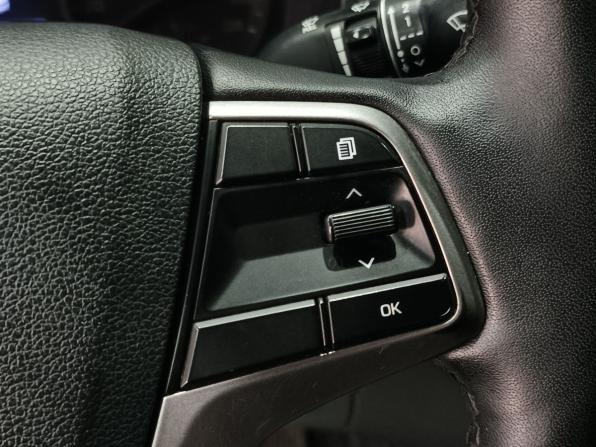 Hyundai Solaris II с пробегом 2018 года, цена 949 000 рублей, 245837 км, седан, Автокод Объявления