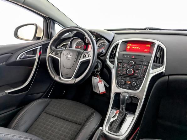Opel Astra J Рестайлинг с пробегом 2013 года, цена 1 200 000 рублей, 53125 км, хэтчбек, Автокод Объявления