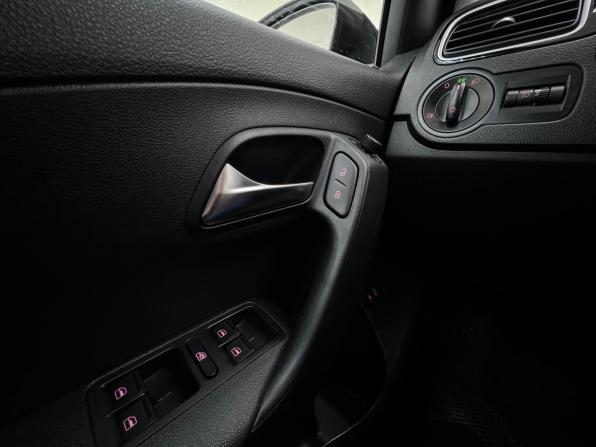 Volkswagen Polo V Рестайлинг с пробегом 2019 года, цена 1 630 000 рублей, 57888 км, седан, Автокод Объявления
