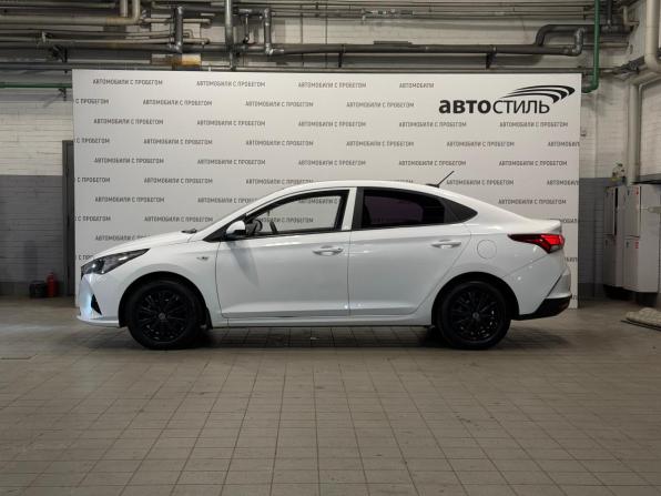 Hyundai Solaris II Рестайлинг с пробегом 2022 года, цена 1 399 000 рублей, 71500 км, седан, Автокод Объявления