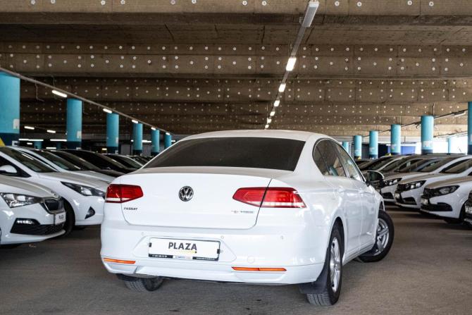 Volkswagen Passat B8 с пробегом 2016 года, цена 1 749 000 рублей, 126048 км, седан, Автокод Объявления