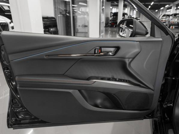 Toyota Camry IX (XV80) China Market Рестайлинг с пробегом 2026 года, цена 4 700 000 рублей, 50 км, седан, Автокод Объявления