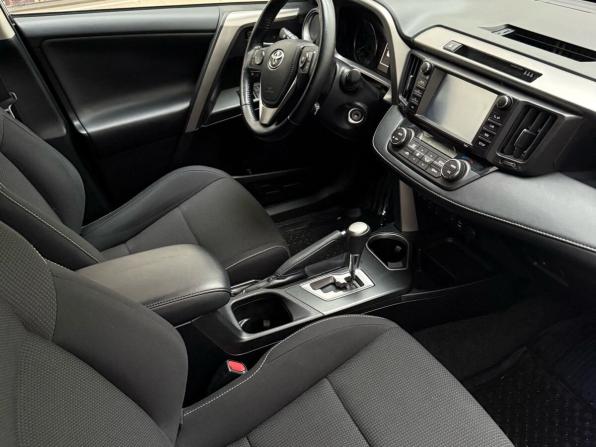 Toyota RAV4 IV (XA40) Рестайлинг с пробегом 2017 года, цена 2 490 000 рублей, 61900 км, внедорожник, Автокод Объявления