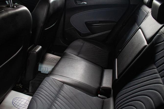 Opel Astra J Рестайлинг с пробегом 2013 года, цена 729 000 рублей, 270000 км, седан, Автокод Объявления