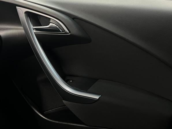 Opel Astra J Рестайлинг с пробегом 2013 года, цена 880 000 рублей, 129041 км, универсал, Автокод Объявления