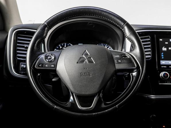 Mitsubishi Outlander III Рестайлинг 3 с пробегом 2021 года, цена 2 600 000 рублей, 93562 км, внедорожник, Автокод Объявления