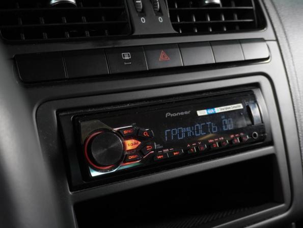 Volkswagen Polo V Рестайлинг с пробегом 2015 года, цена 999 000 рублей, 110487 км, седан, Автокод Объявления