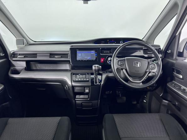 Honda Stepwgn V с пробегом 2016 года, цена 2 350 000 рублей, 105376 км, минивэн, Автокод Объявления