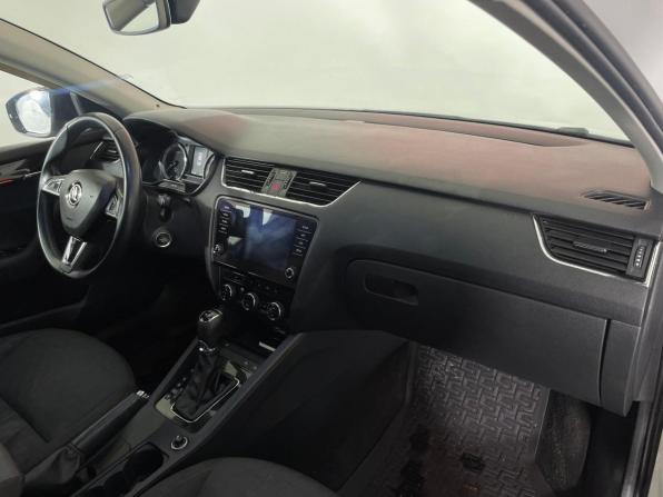 Skoda Octavia III (A7) Рестайлинг с пробегом 2017 года, цена 1 410 000 рублей, 231088 км, лифтбек, Автокод Объявления