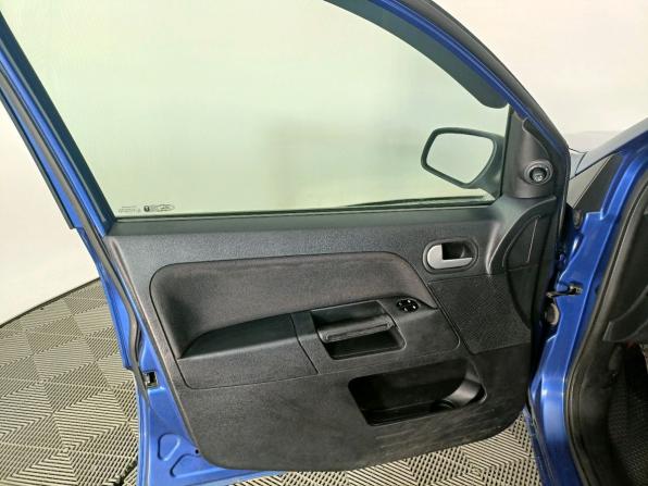 Ford Fusion I Рестайлинг с пробегом 2007 года, цена 285 000 рублей, 262000 км, хэтчбек, Автокод Объявления