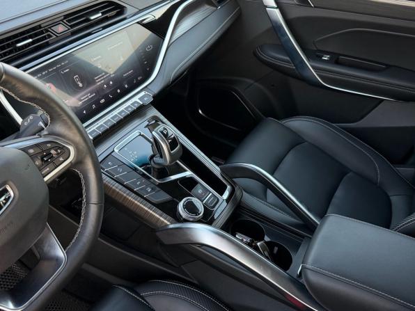 Geely Atlas Pro с пробегом 2022 года, цена 1 850 000 рублей, 73684 км, внедорожник, Автокод Объявления