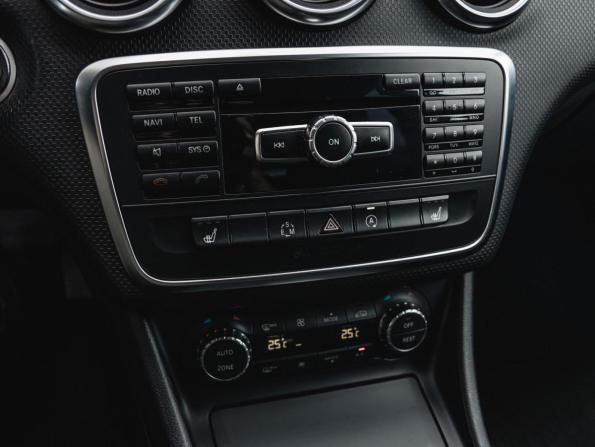 Mercedes-Benz A-Класс III (W176) Рестайлинг с пробегом 2015 года, цена 1 349 000 рублей, 209638 км, хэтчбек, Автокод Объявления