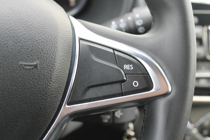 Renault Sandero II Рестайлинг с пробегом 2019 года, цена 990 000 рублей, 117000 км, хэтчбек, Автокод Объявления