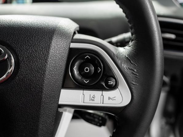 Toyota Prius IV (XW50) с пробегом 2016 года, цена 1 449 500 рублей, 113158 км, лифтбек, Автокод Объявления