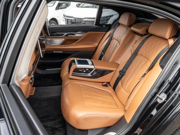 BMW 7 серии VI (G11/G12) с пробегом 2015 года, цена 3 860 000 рублей, 164054 км, седан, Автокод Объявления